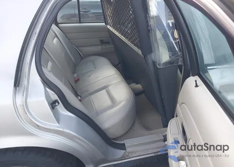 2011 Ford Crown Victoria Police Interceptor z USA, uszkodzony, nr VIN 2FABP7BV4BX160138